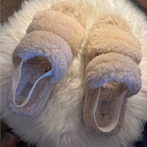 UGG Fluff Yeah Platform Slides in Beige - Picture 2 of 4